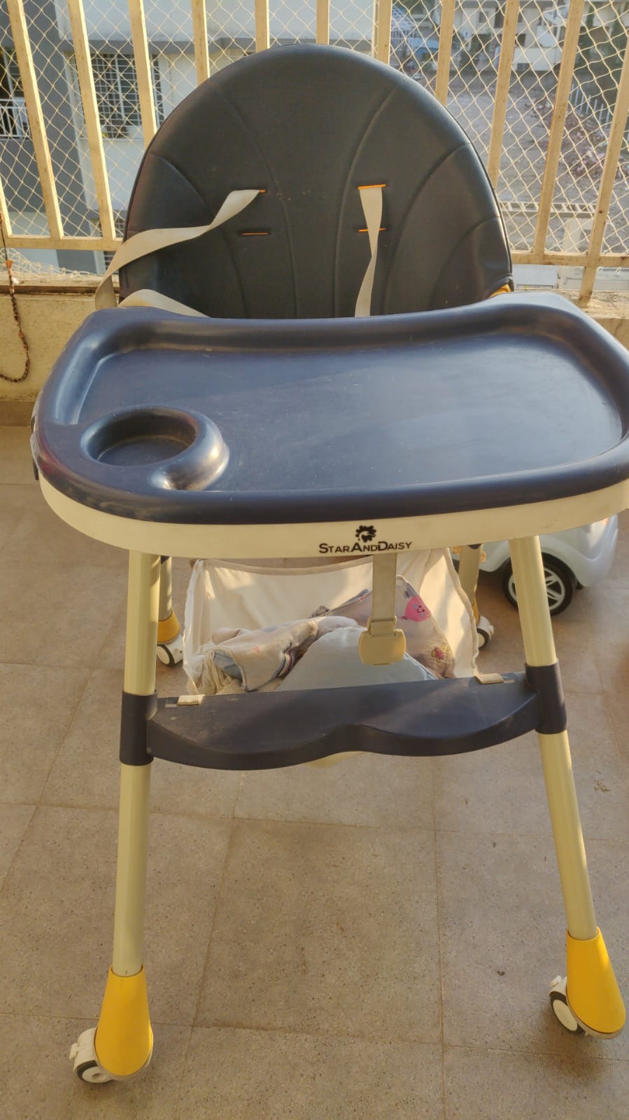 StarAndDaisy Folding Baby High Chair