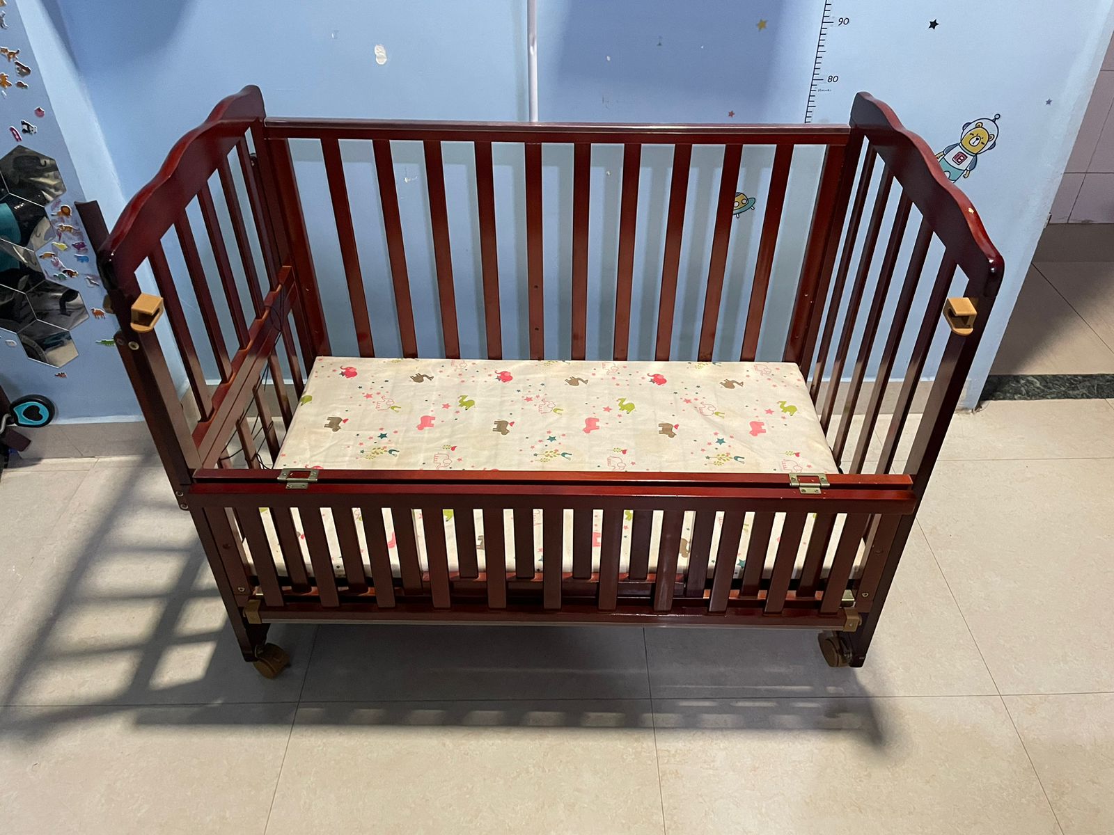 Babyhug 2024 wooden cot