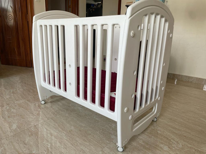 Babyhug Compacto 3 in 1 Cot With mattress
