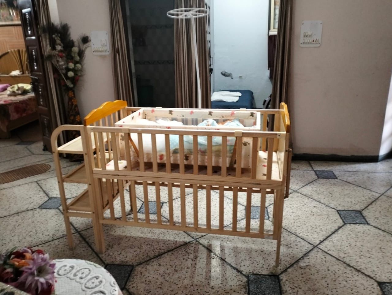 Babyhug wooden outlet cot