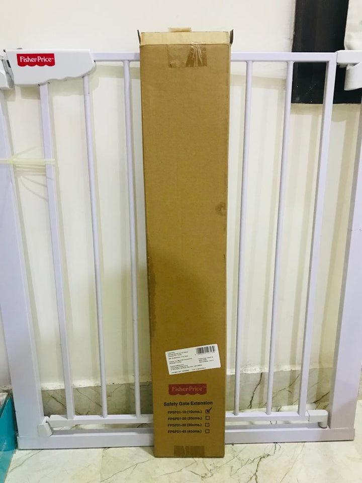 Fisher-Price - Barricade Auto Close Baby Safety Gate With Fisher price extension 10 cms