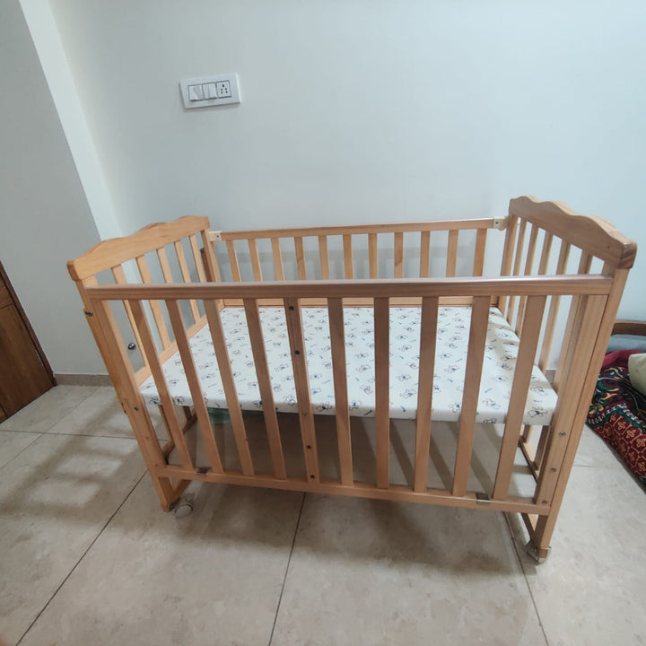 Babyhug Montana Wooden Cot